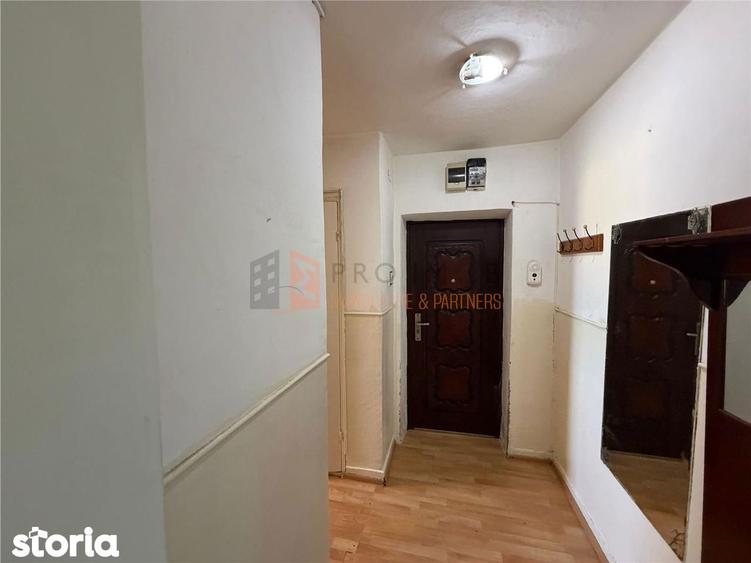 Apartament cu 2 camere semidecomandat, mobilat în Central