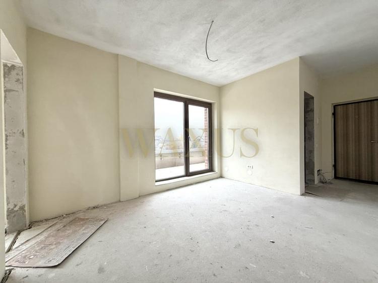Apartament cu 3 camere semidecomandat în Borhanci