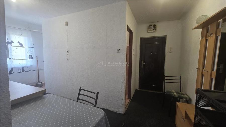Garsonieră decomandată în Rovine