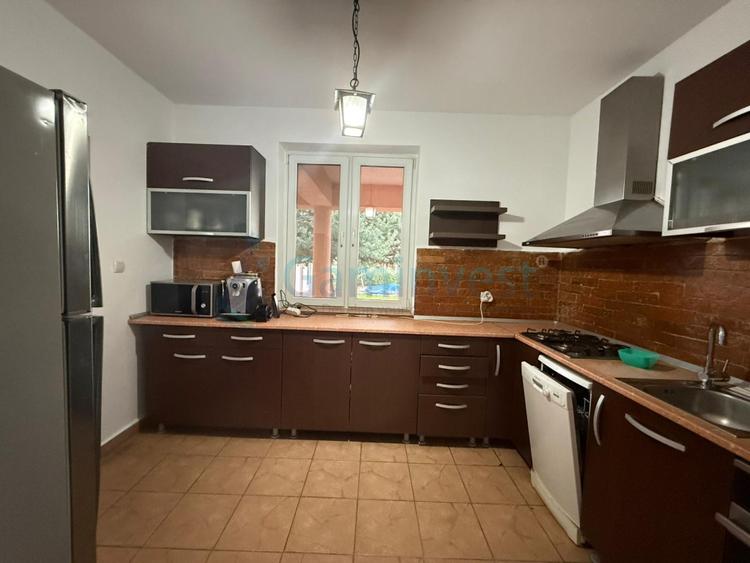 Casă individuală cu 4 camere cu Piscina în Sântandrei