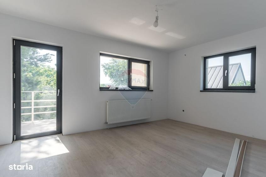 Casă cu 4 camere în Bucium