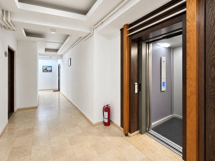 Apartament cu 2 camere semidecomandat, mobilat în Decebal