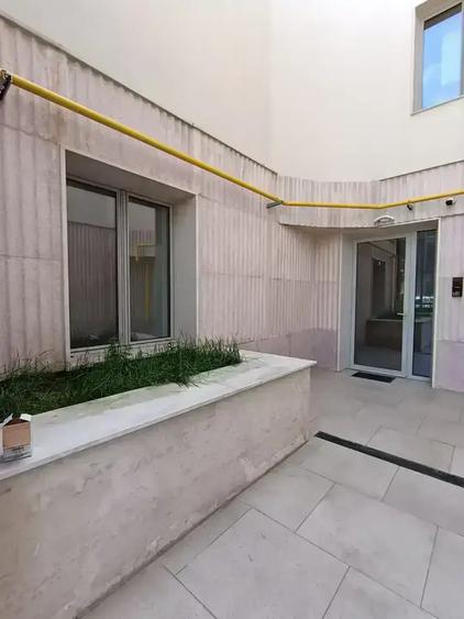 Apartament cu 4 camere semidecomandat în Armeneasca
