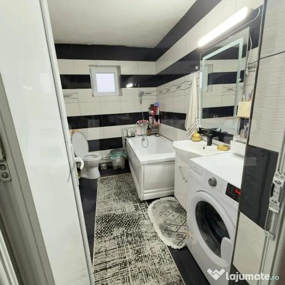 Casă cu 9 camere cu Teren 1860 Mp în Central