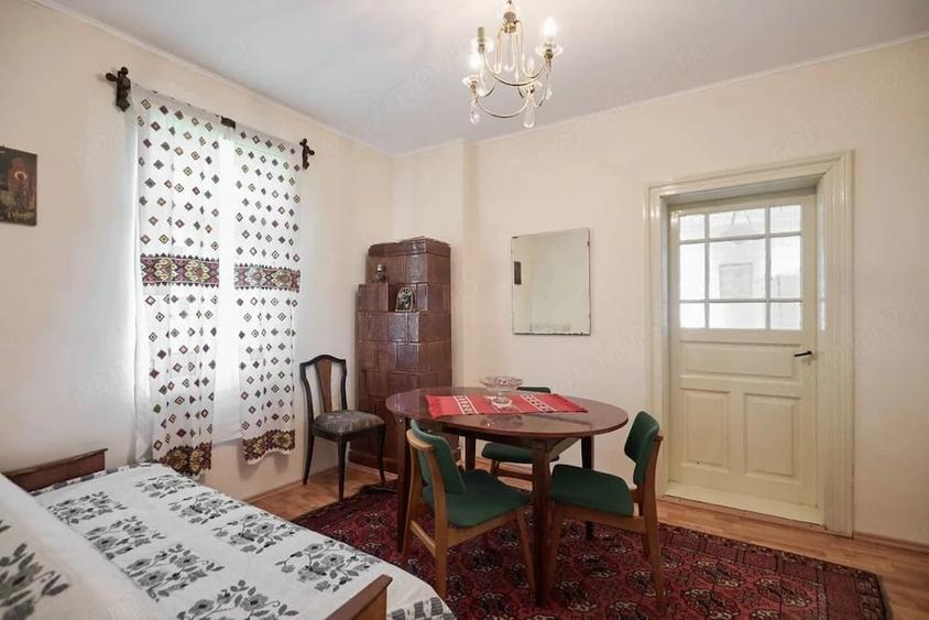 Casă cu 4 camere cu Teren 9915 Mp în Central