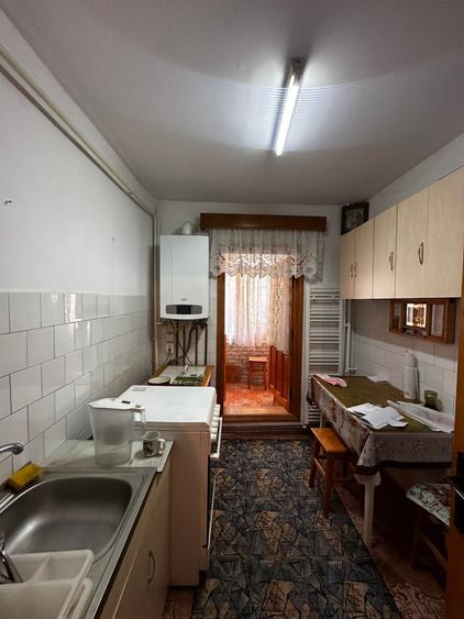 Apartament cu 2 camere decomandat, etaj 1/4, zona Canta - 3