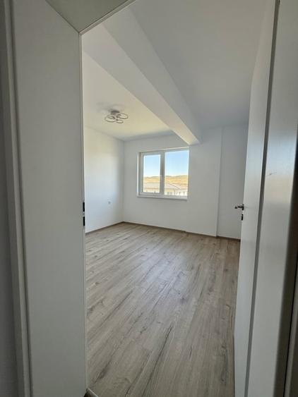 Apartament cu 5 camere semidecomandat în Central