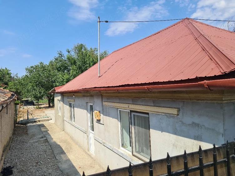 Casă cu 3 camere cu Teren 600 Mp în Central