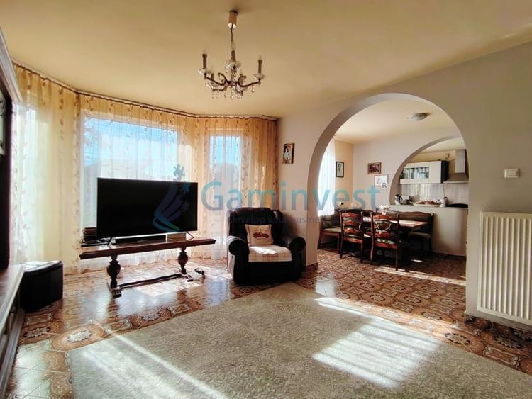 Casă individuală cu 15 camere cu Canalizare în Sântandrei