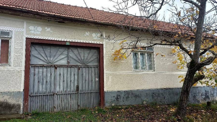 Casă cu 3 camere cu Teren 1300 Mp în Nădălbești