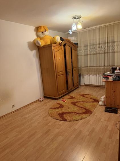 Apartament cu 3 camere decomandat în Exterior Vest