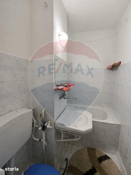 Apartament cu 2 camere semidecomandat în Craiovița Nouă