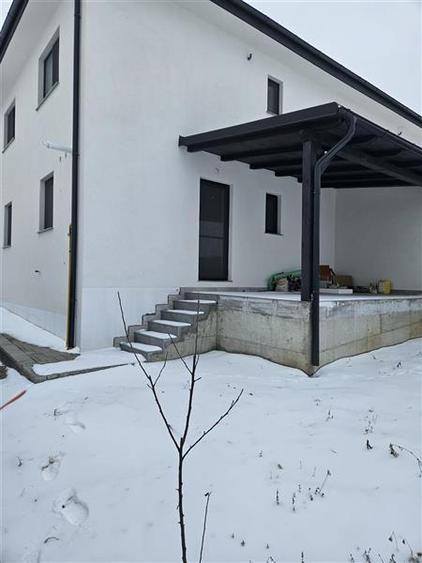 Casă cu 4 camere cu Teren 265 Mp în Ipotești