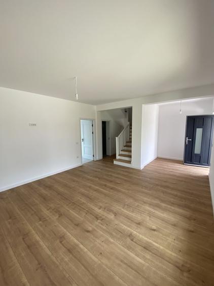 Casă cu 4 camere în Dancu