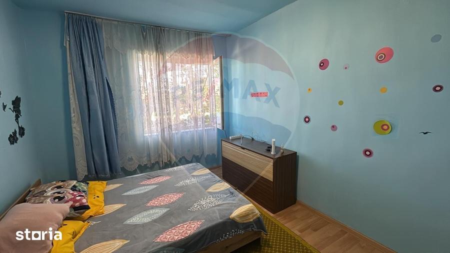 Casă cu 3 camere semidecomandat cu Teren 2241 Mp în Sânnicolau Român