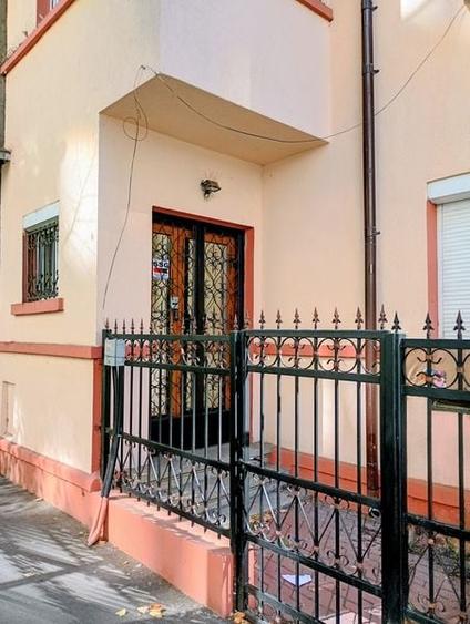 Casă cu 6 camere cu Canalizare în Tei