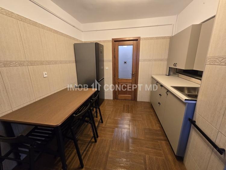 Apartament cu 2 camere decomandat, mobilat în Republicii