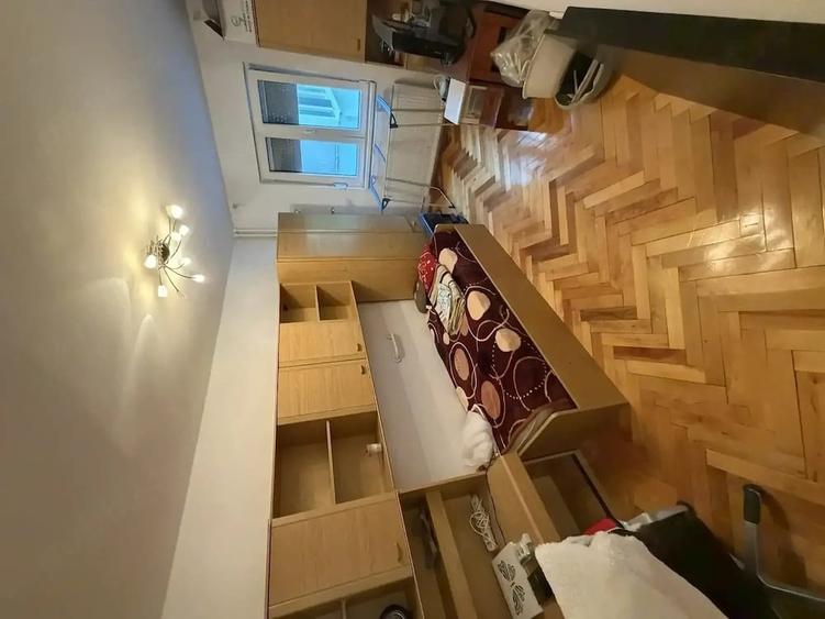 Apartament cu 3 camere semidecomandat în Exterior Vest
