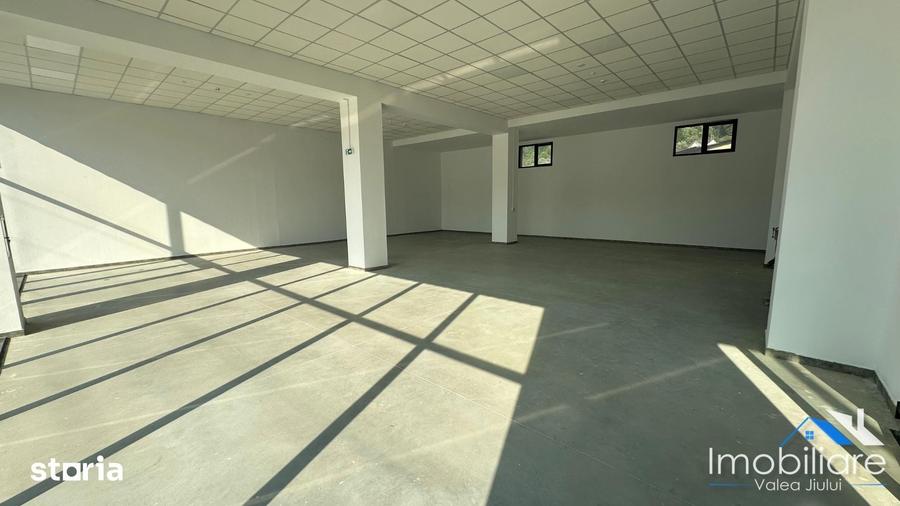 Spațiu comercial, de 550 mp, în Petros