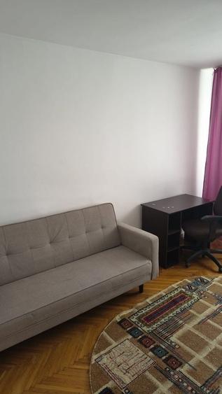 Apartament cu 3 camere semidecomandat în Dosu Bricii