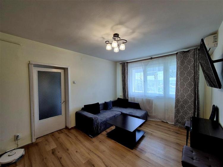 Apartament cu 3 camere semidecomandat în Tătărași