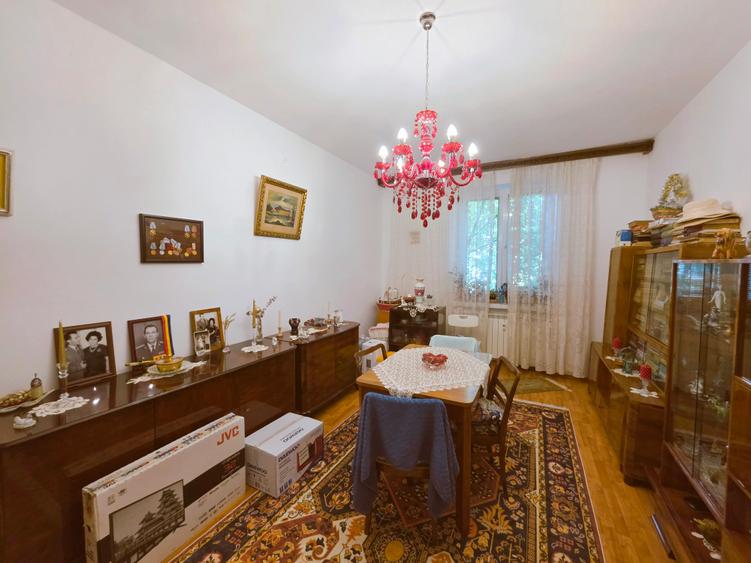 Apartament cu 3 camere decomandat în Drumul Taberei