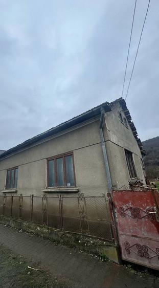 Casă cu Teren 1400 Mp în Măluț