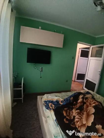 Apartament cu 3 camere decomandat în Traian