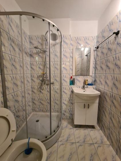 Apartament cu 4 camere decomandat în Vitan