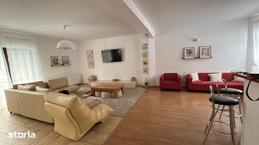 Casă cu 10 camere cu Teren 1232 Mp în Central