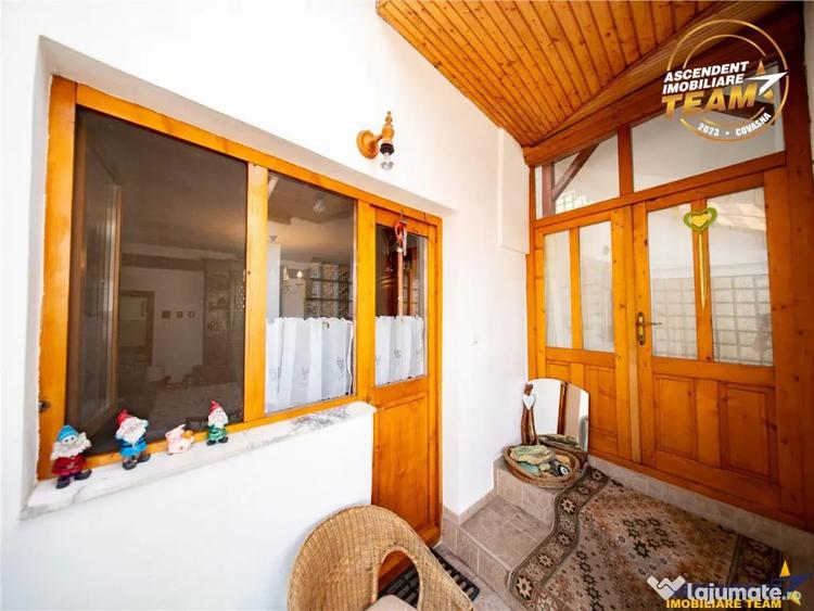 Casă cu 7 camere cu Teren 547 Mp în Central