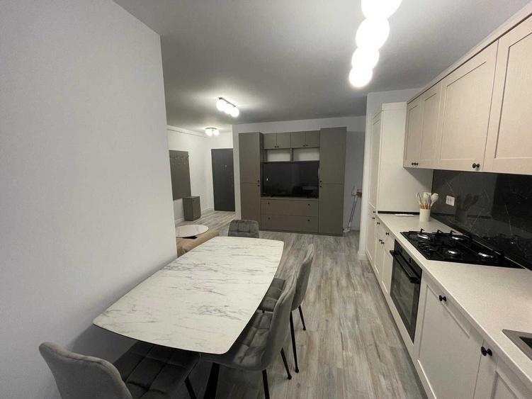 Apartament cu 3 camere decomandat în Florești