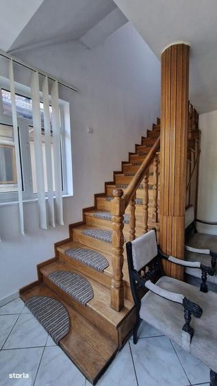 Casă cu 4 camere în Central