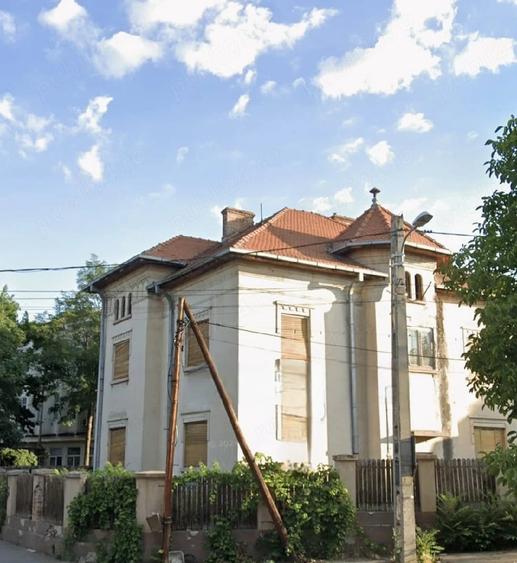 Casă cu Teren 500 Mp în Central