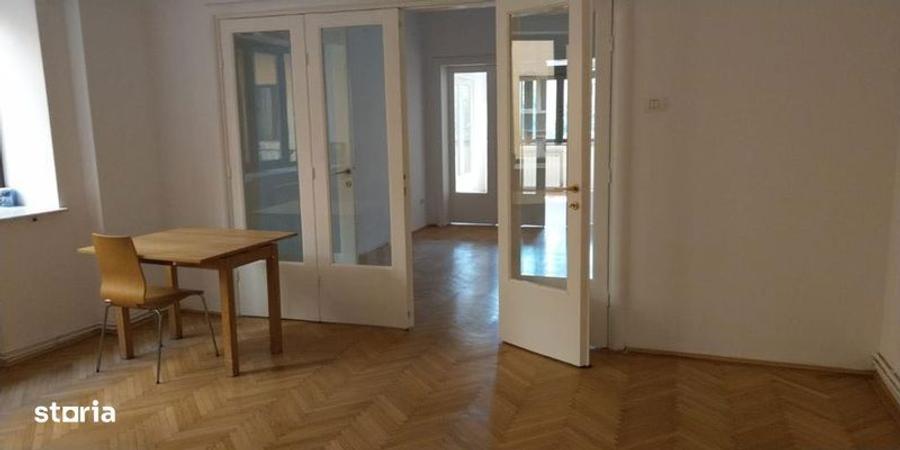 Apartament cu 4 camere semidecomandat, mobilat în Amzei