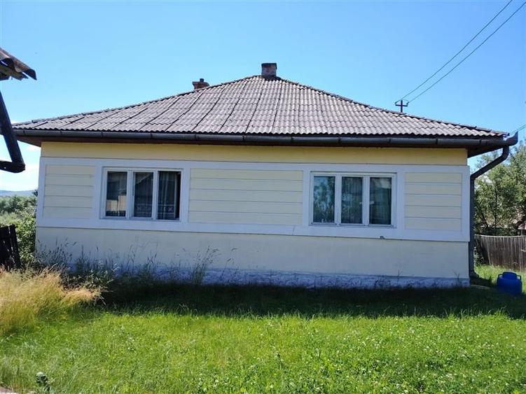 Casă individuală cu 3 camere cu Teren 1215 Mp în Ditrău