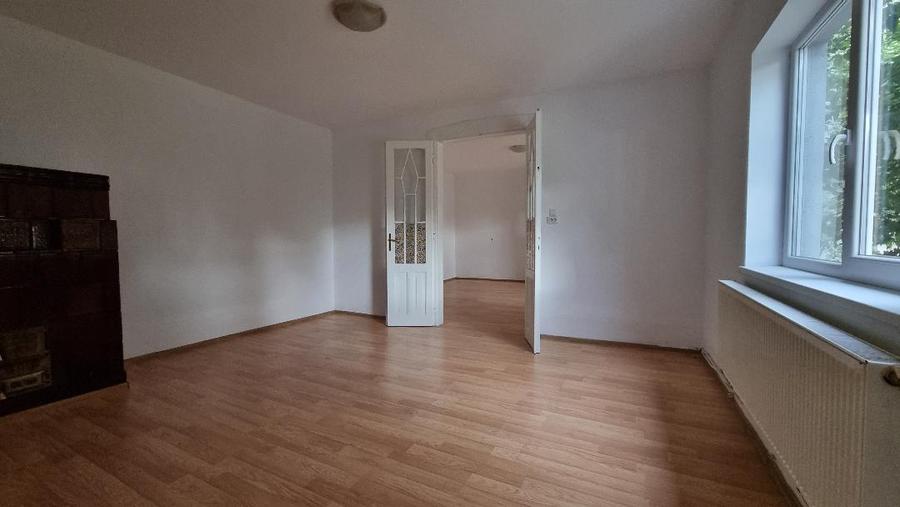 Casă individuală cu 7 camere cu Canalizare în Semicentral