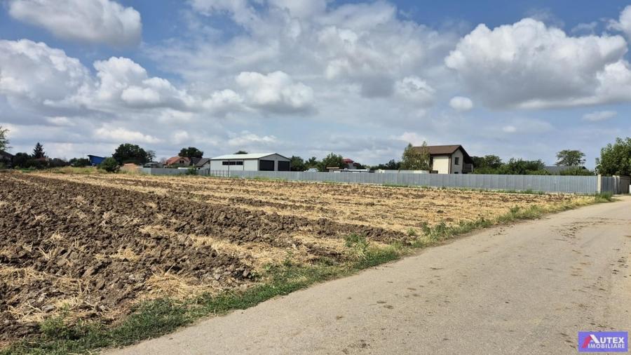 Teren Construcții intravilan de 2300 mp, în Sud-Vest