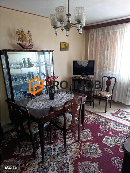 Apartament cu 3 camere decomandat în Micro 5