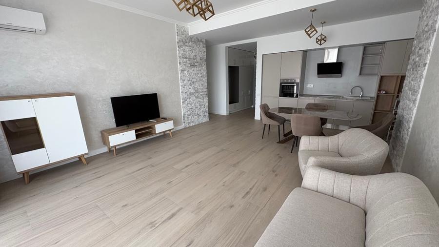Apartament cu 3 camere decomandat, mobilat în Faleza Nord