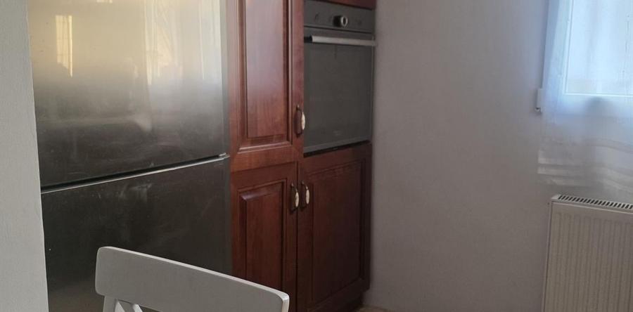 Apartament cu 3 camere decomandat în Titan