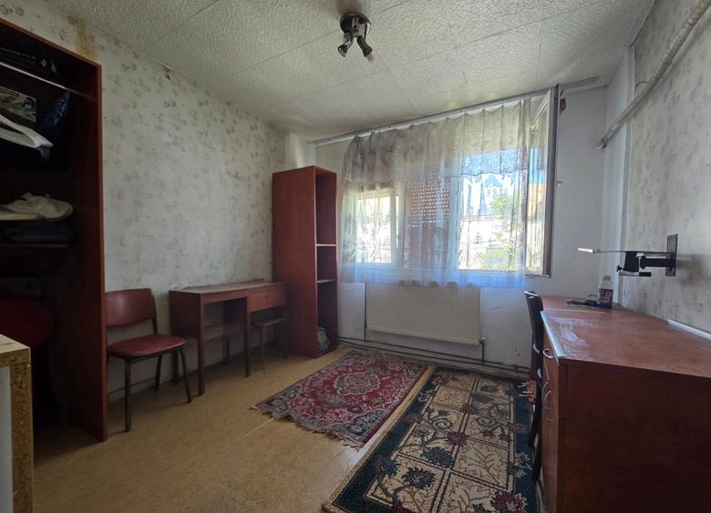 Apartament cu 3 camere decomandat în Drumul Taberei