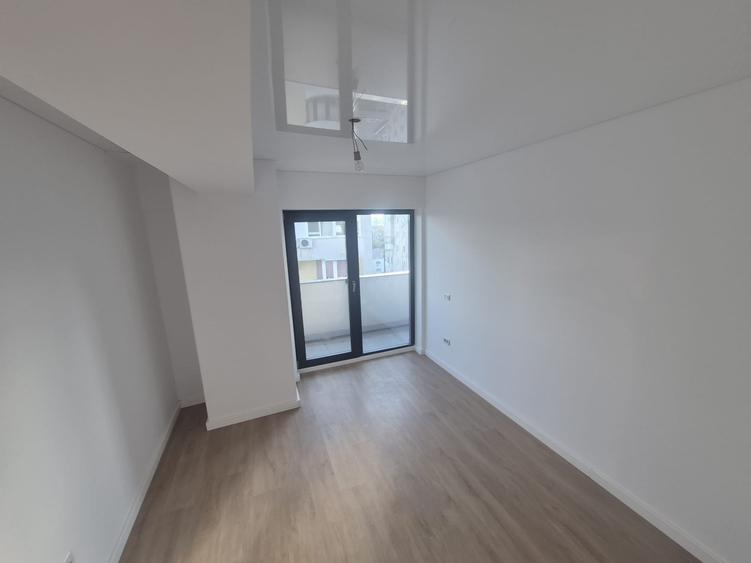 Apartament cu 3 camere decomandat în Nicolina