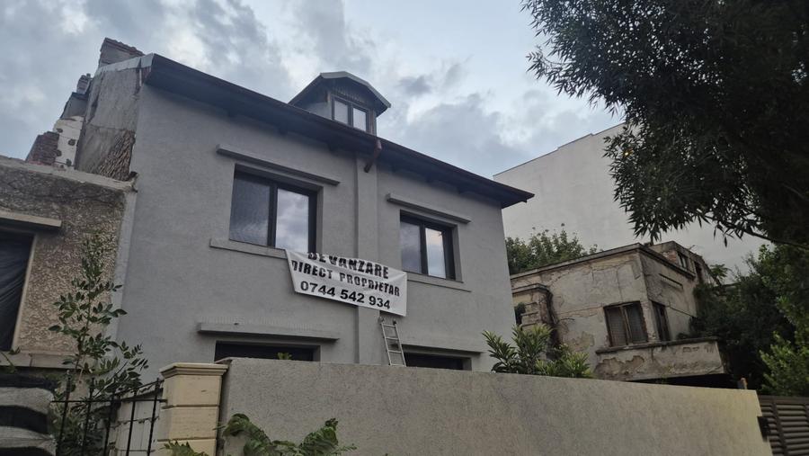 Casă individuală cu 7 camere cu Canalizare în Drumul Sării