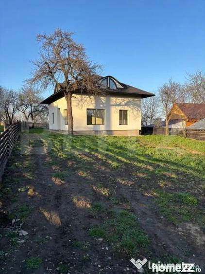 Casă cu 7 camere cu Teren 900 Mp în Central