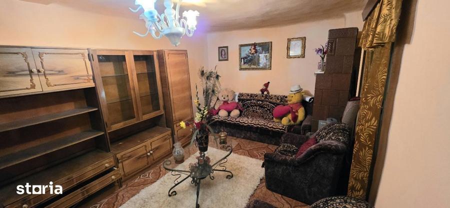 Casă cu 3 camere cu Teren 213 Mp în Alexandriei