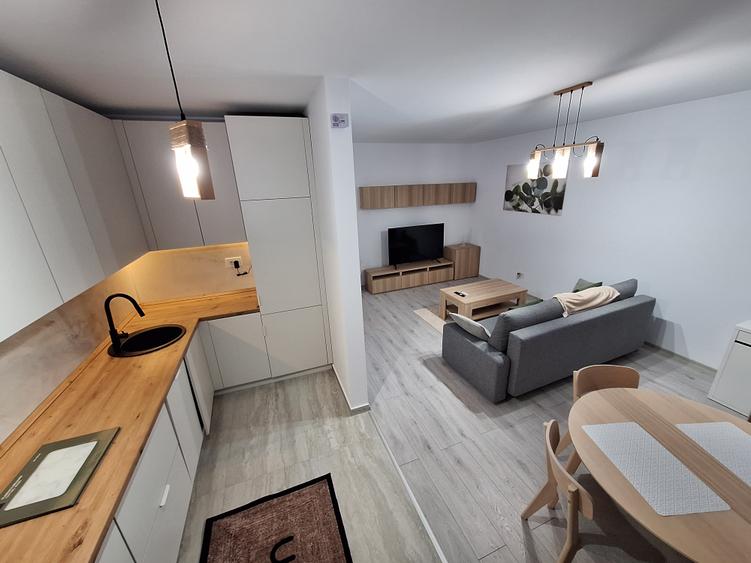 Apartament cu 2 camere decomandat, mobilat în Aradului
