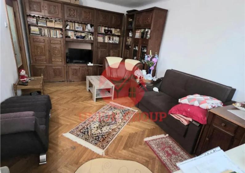 Apartament cu 3 camere decomandat în Casa de Cultură