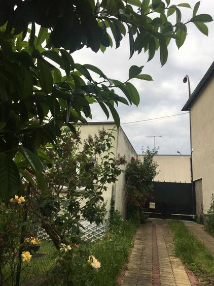 Casă cu 4 camere în Exterior Vest