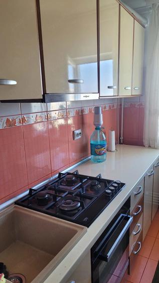 Apartament cu 3 camere decomandat, mobilat în Tomis Nord